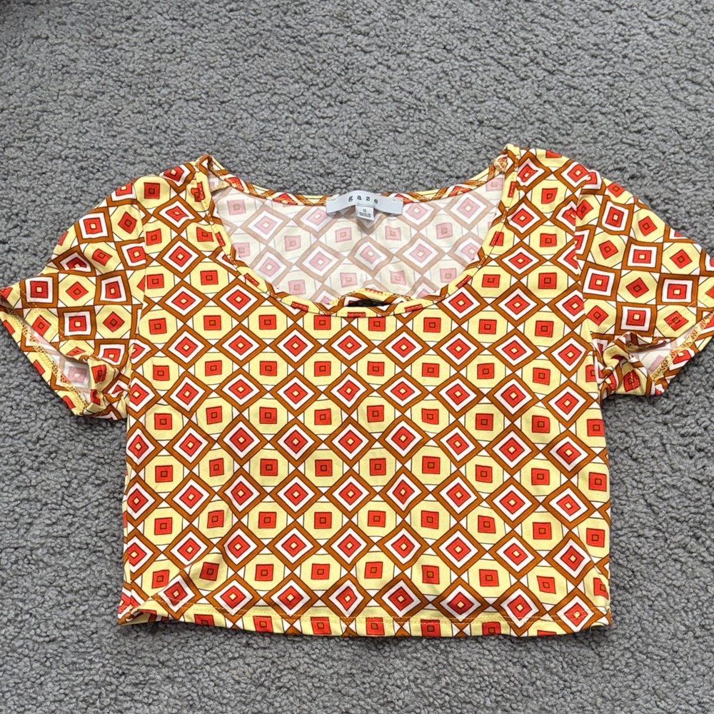 Gaze size small Geometric Patterned Crop Top